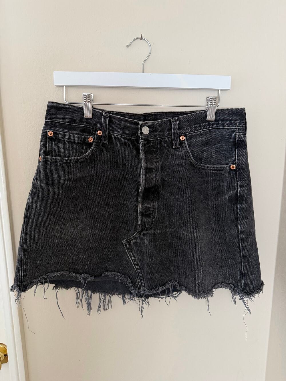 Levi's Denim Skirt in Black Size M